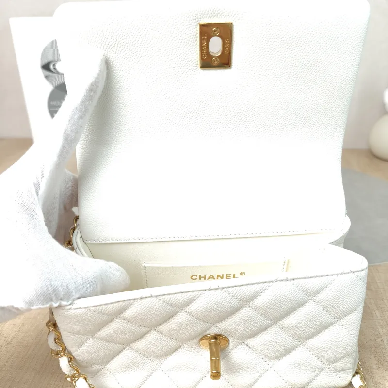 Chanel Crossbody Bag White Calfskin One Size18 × 7 × 11.5 cm — detail view 5 of 12
