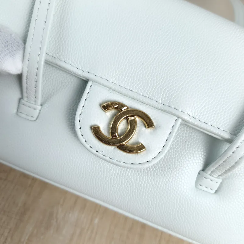 Chanel Shoulder Bag 26B preppy coco Green Calfskin Mini 17 × 5 × 11.5 cm — detail view 12 of 13