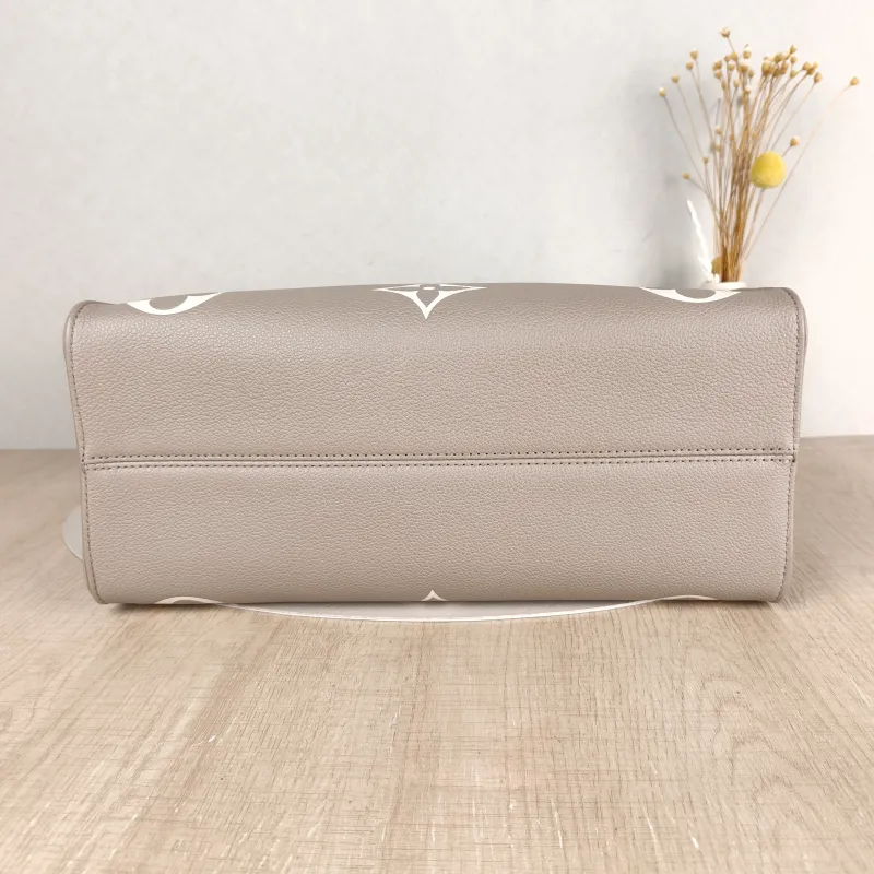 Louis Vuitton Shoulder Bag Onthego Medium · White Empreinte Embossed Calfskin Monogram Medium35 × 14 × 27 cm — cover view 3 of 5