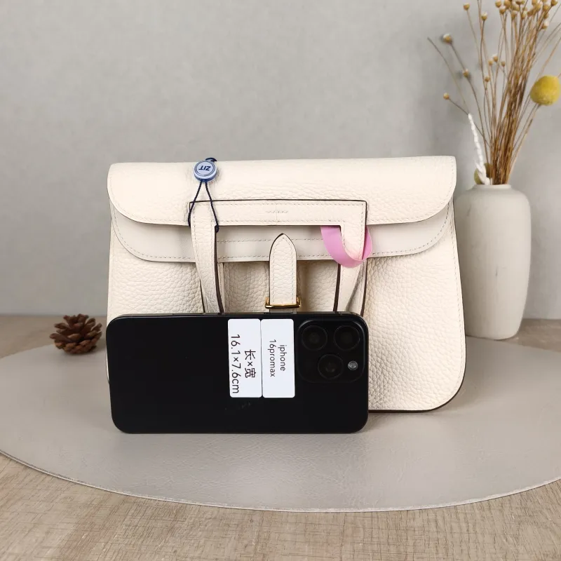 Hermès Shoulder Bag Halzan 25I2 TC Calfskin Small25 × 8 × 17 cm — cover view 3 of 6