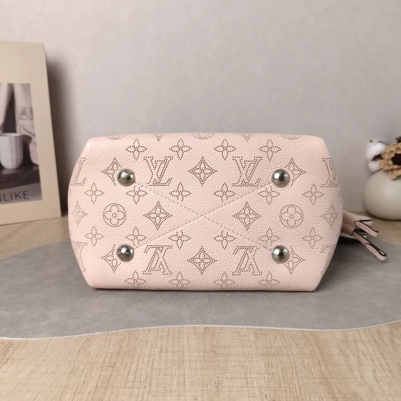 Louis Vuitton Crossbody Bag BELLA Pink Calfskin One Size 22 × 14 × 19 cm — cover view 3 of 5