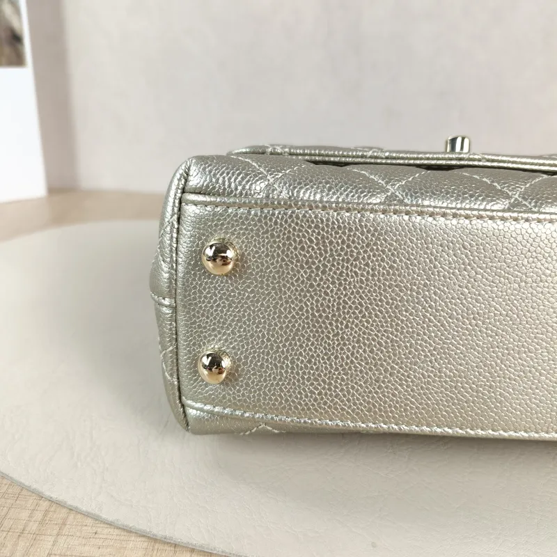 Chanel Crossbody Bag Coco Handle​ Grained Calfskin Mini 19 × 9 × 13 cm — detail view 2 of 12