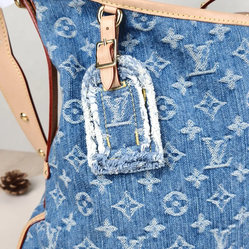Louis Vuitton Crossbody Bag Carryall Blue Medium 39 × 15 × 30 cm — detail view 10 of 12