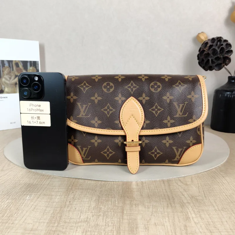 Louis Vuitton Crossbody Bag Diane Baguette Bag Shoulder Strap PVC Small 24 × 9 × 15 cm — cover view 3 of 6