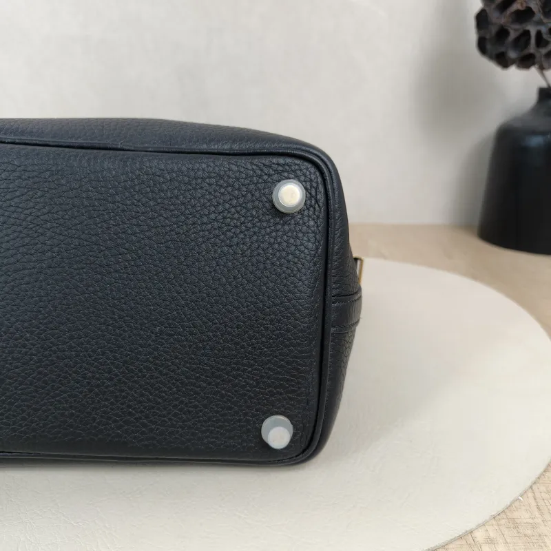 Hermès Top Handle Bag Picotin Lock 18 18Black Clemence Taurillon TC Calfskin Small18 × 13 × 19 cm — detail view 10 of 11