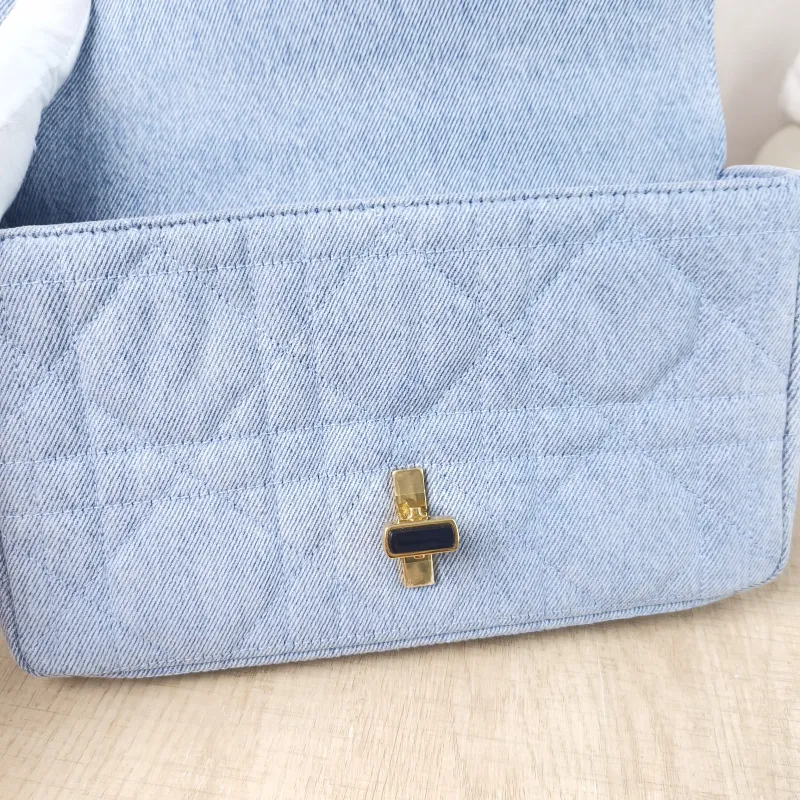 DIOR Crossbody Bag Caro Chain Bag Blue Medium25.5 × 9 × 15.5 cm — detail view 5 of 13