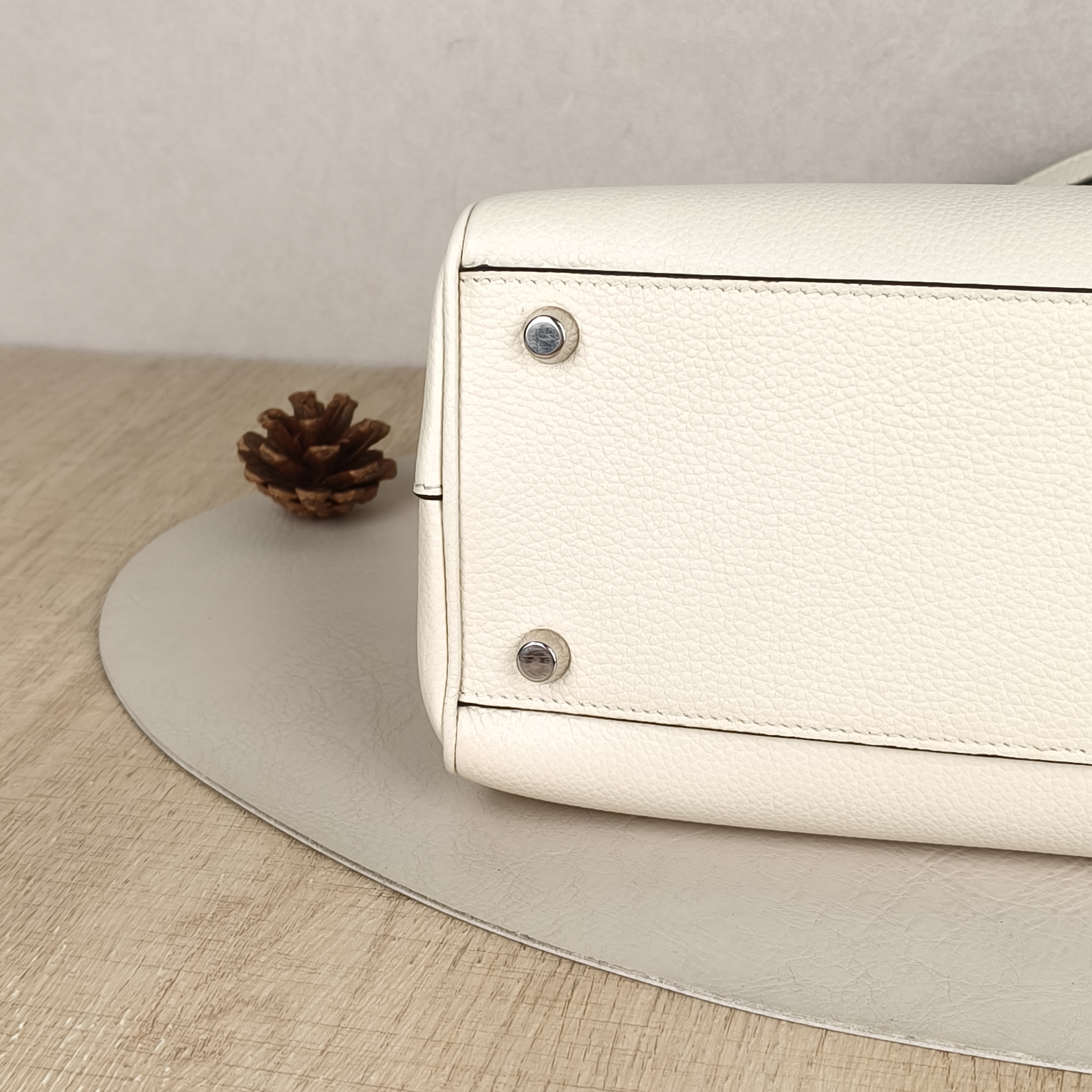 GUCCI Crossbody Bagzumi Top Handle Bag White Calfskin Small27 × 10 × 22 cm — cover view 2 of 8