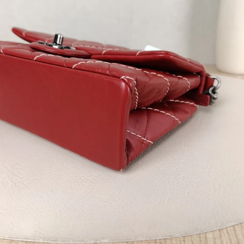 Chanel Crossbody Bag Chain Bag Red Calfskin 22 × 6.5 × 14 cm 23 — detail view 13 of 15