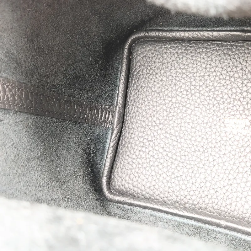 Hermès Top Handle Bag Picotin Lock 18 18 Black Taurillon Clemence TC Calfskin Small 18 × 13 × 19 cm B — detail view 4 of 11