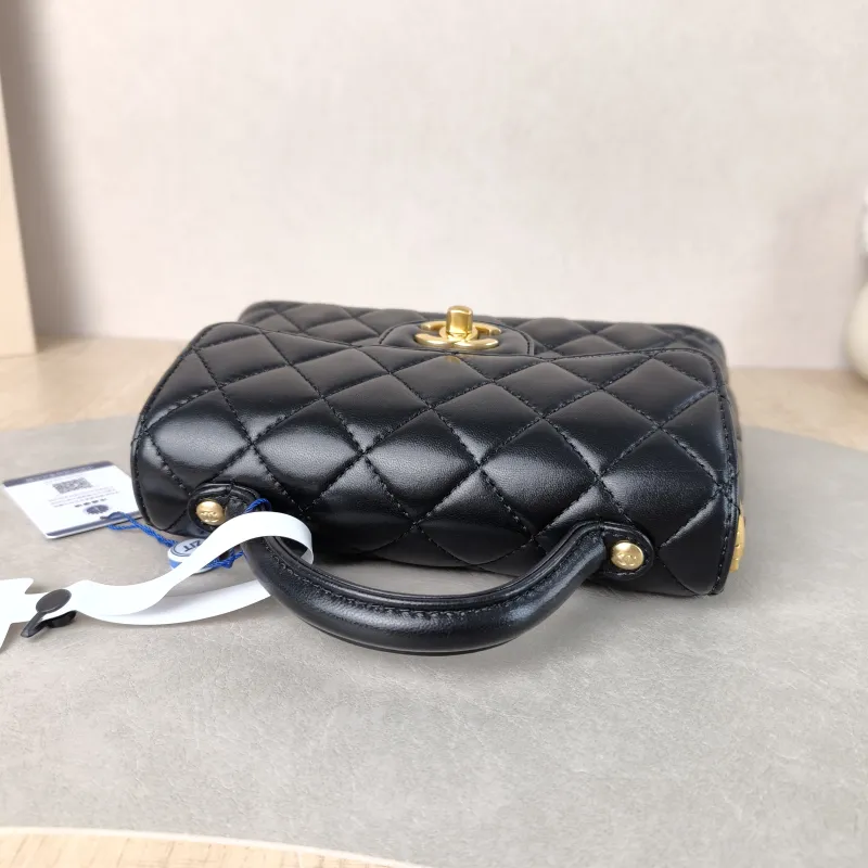 Chanel Crossbody Bag 25p Top Handle Crossbody Bag Black Lambskin Small 22 × 6 × 11.5 cm — detail view 3 of 14