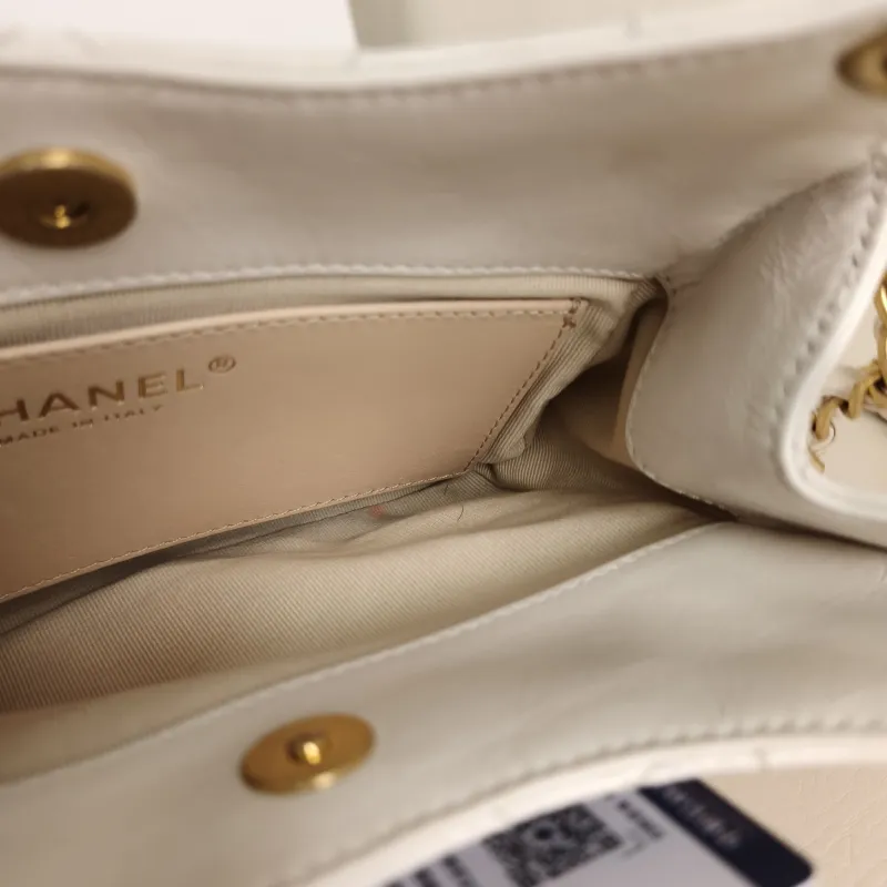 Chanel Crossbody Bag23p hobo White Waxed Leather Small19 × 6 × 17 cm — detail view 4 of 13