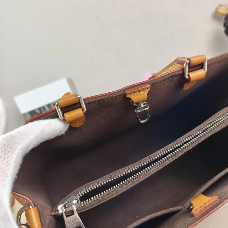 Louis Vuitton Crossbody Bag Marelle Tote Top Handle Bag Epi Embossed Calfskin Medium 30 × 13 × 21 cm — detail view 11 of 12