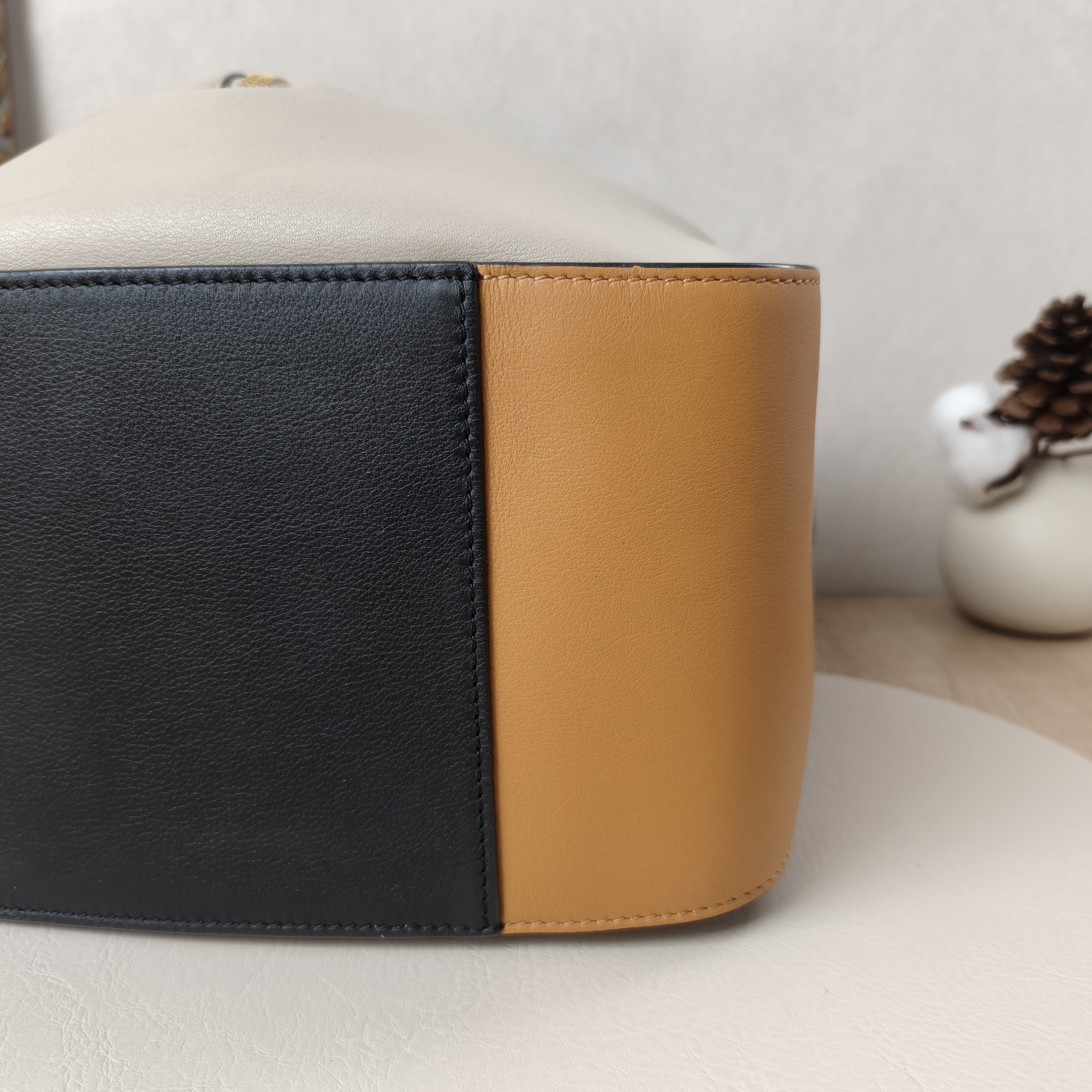 LOEWE Crossbody Bag Hammock Colorblock Calfskin Medium29 × 14 × 32 cm — cover view 3 of 9