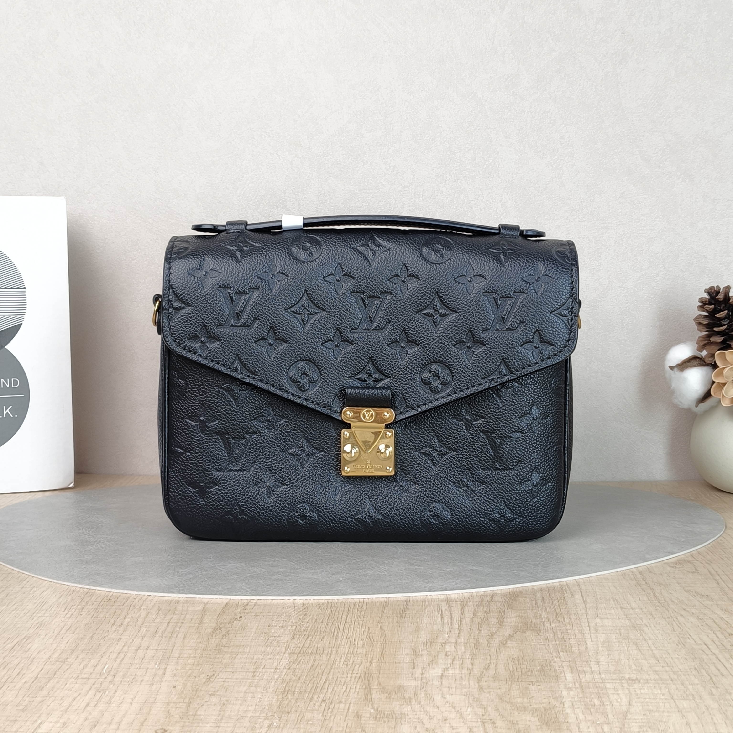 Louis Vuitton Crossbody Bag Pochette Métis Black Empreinte Embossed Calfskin Monogram Medium25 × 7 × 19 cm