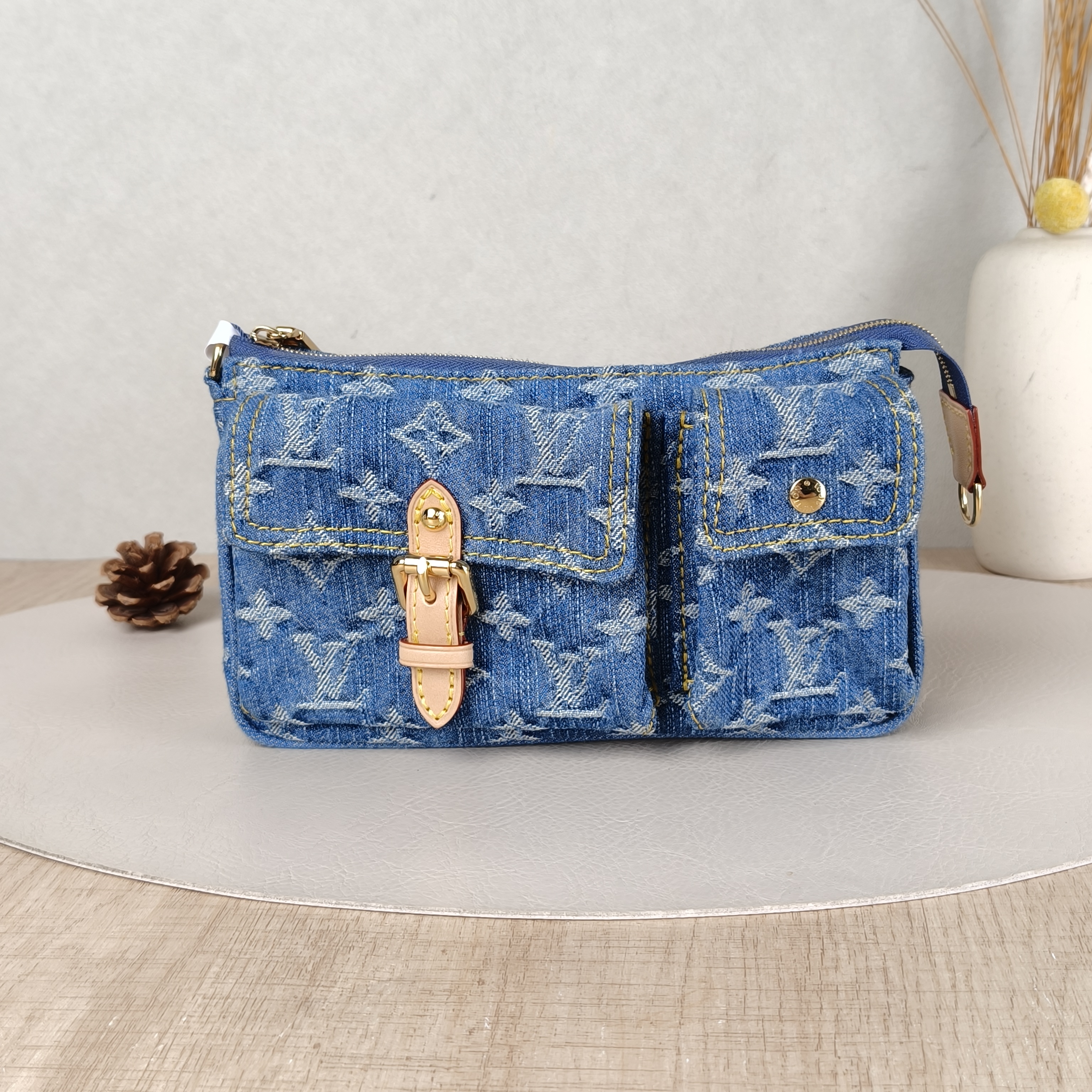 Louis Vuitton Shoulder Bag Pochette Accessories Cargo One Size23.5 × 3 × 14 cm
