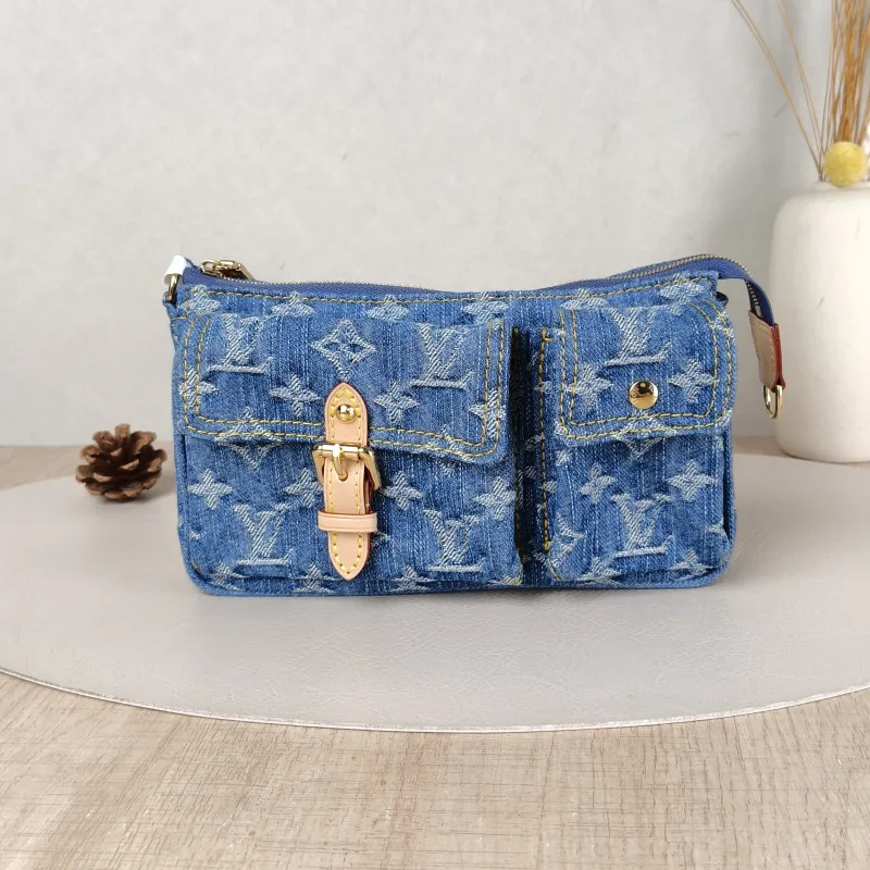Louis Vuitton Shoulder Bag Pochette Accessories Cargo One Size23.5 × 3 × 14 cm