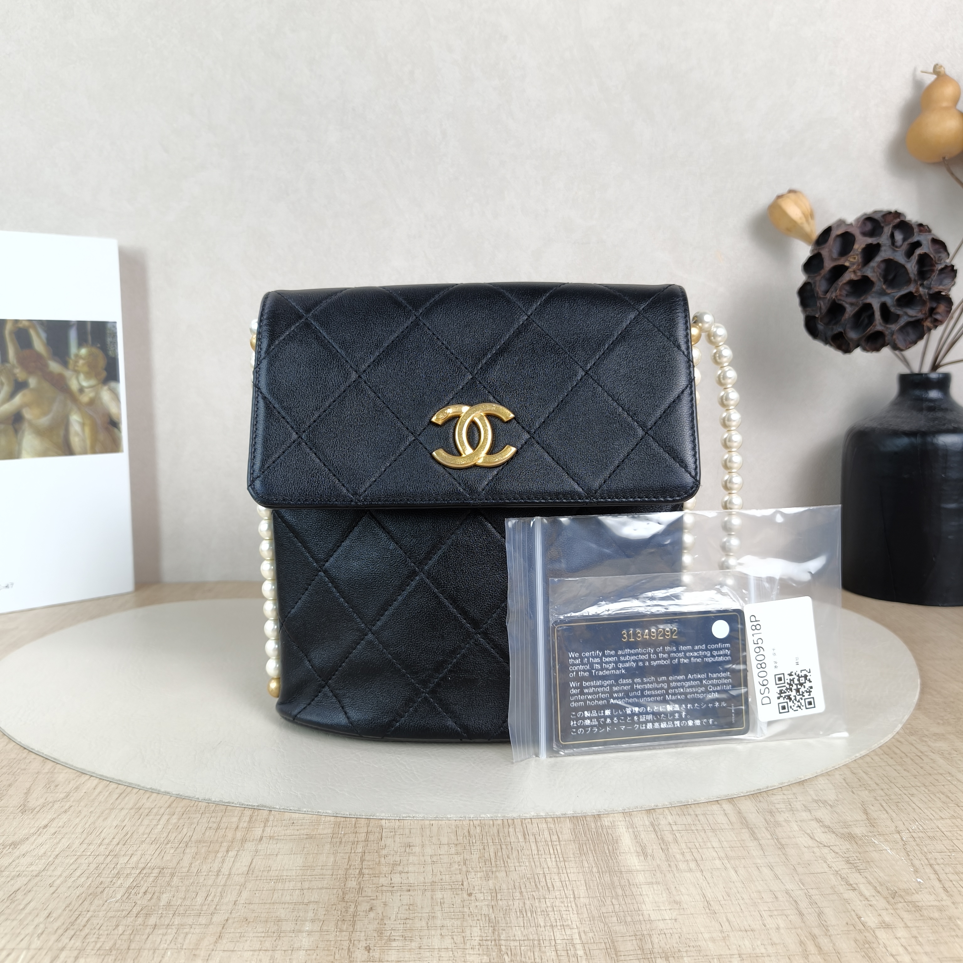 Chanel Crossbody Bag Pearl Crossbody Bag Black Calfskin One Size18.5 × 7.5 × 19 cm — cover view 5 of 6