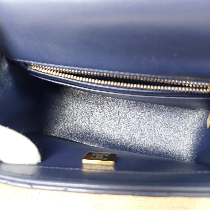 Chanel Crossbody Bag Blue Lambskin 17 × 8 × 13.5 cm — detail view 3 of 11