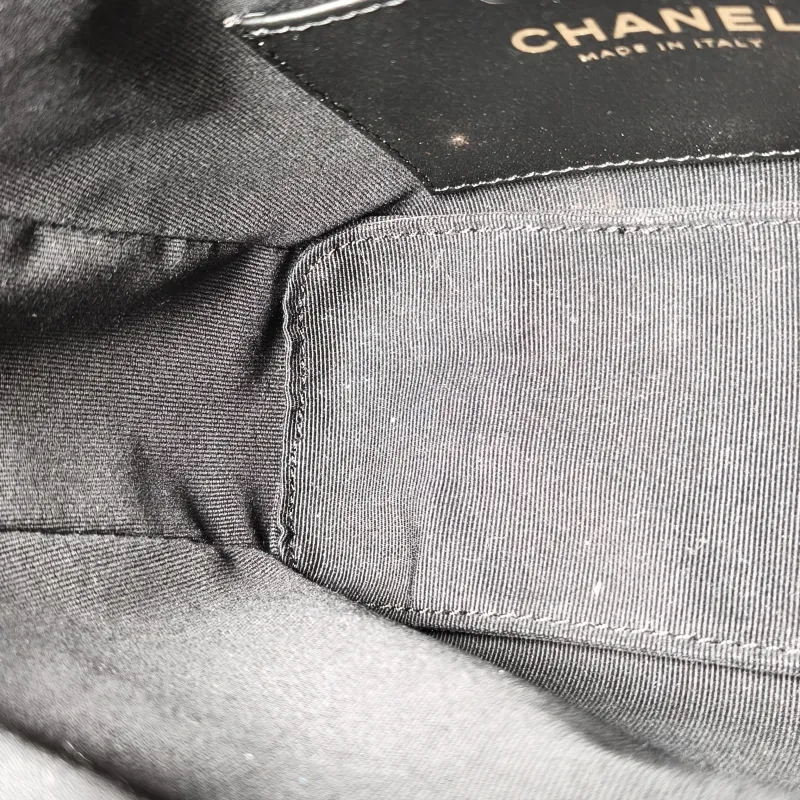 Chanel Shoulder Bag Bucket Bag Black Lambskin One Size 22 × 8 × 17 cm — detail view 7 of 12