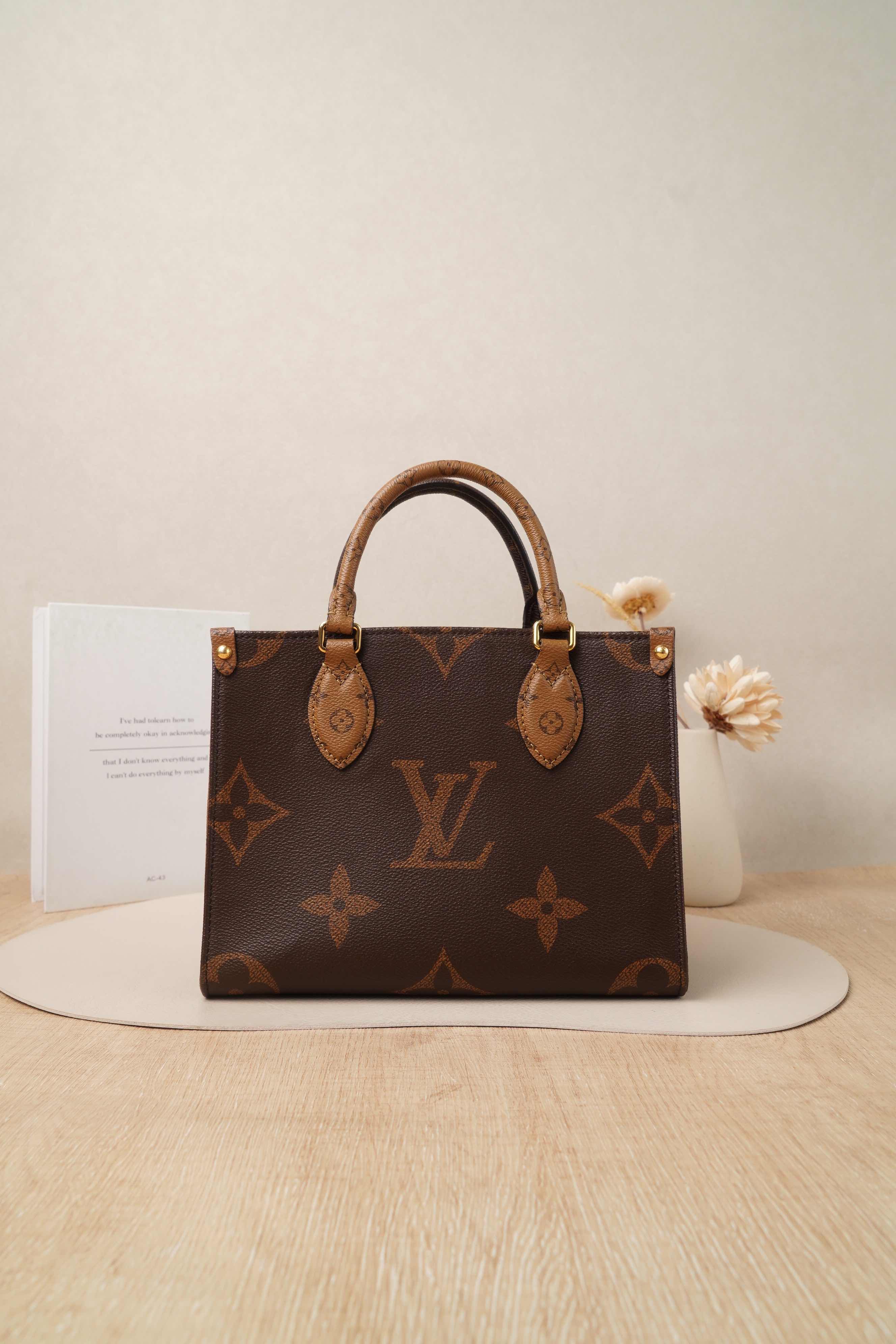 Louis Vuitton Onthego Small Monogram Colorblock Microchip Edition Missing Shoulder Strap · Inner Pouch Dust Bag · Box · 25 × 11.5 × 19 cm