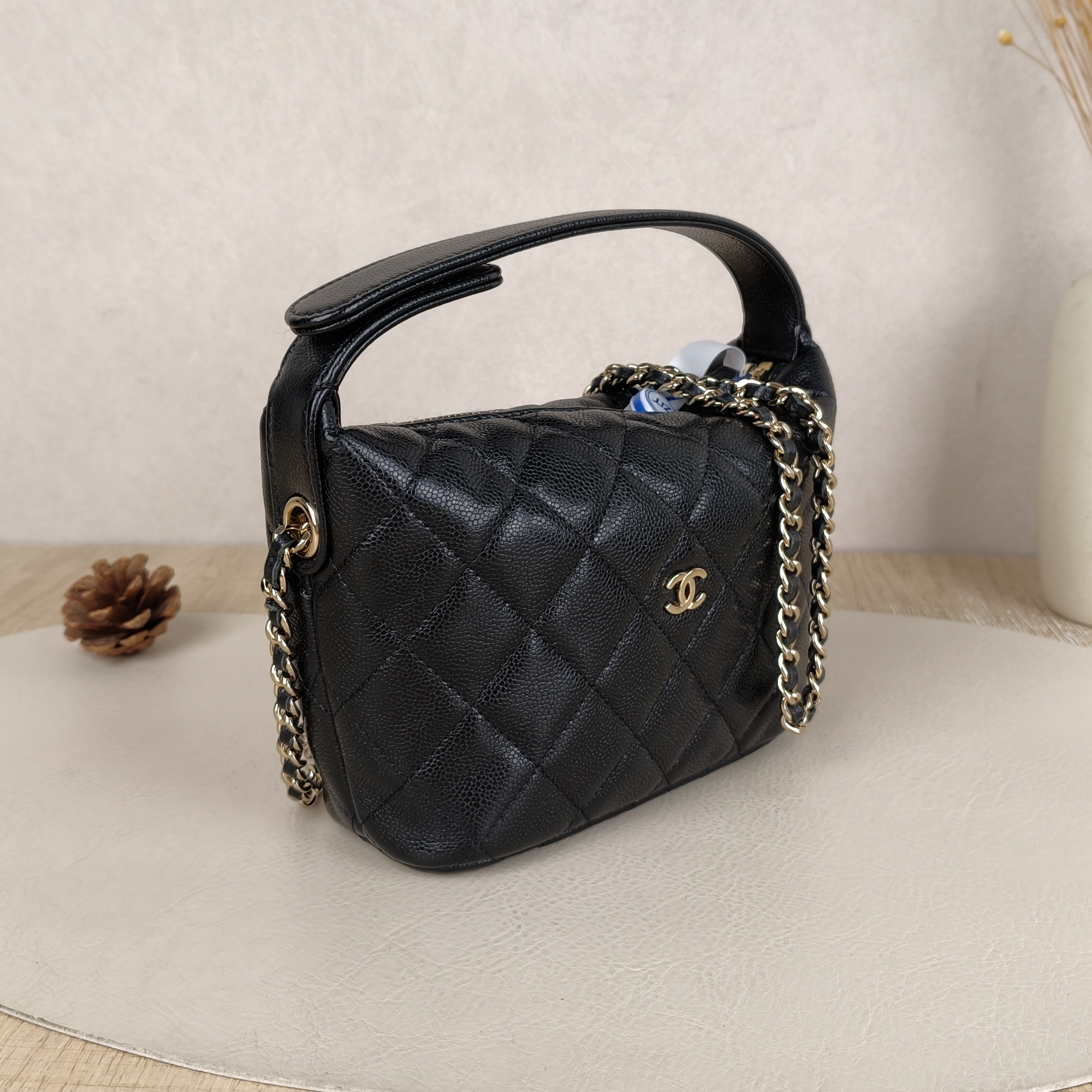 Chanel Crossbody Bag25c Vanity Case Bag Black Grained Calfskin One Size21.5 × 7.5 × 19 cm — cover view 6 of 8