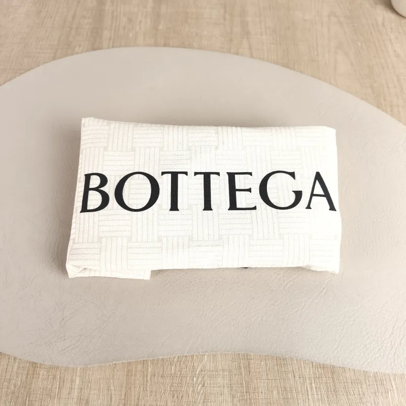 Bottega Veneta Shoulder Bag Dustbag Shoulder Bag Black Calfskin Medium 32 × 1 × 23 cm — detail view 7 of 10