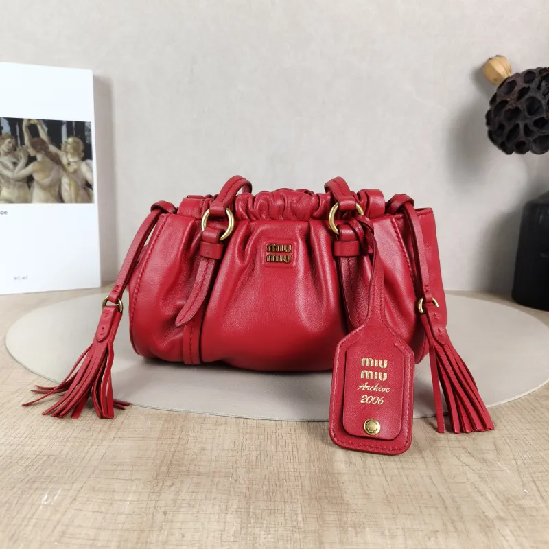 Miumiu Shoulder Bag Joie Shoulder Bag Red Lambskin 22 × 7 × 12 cm