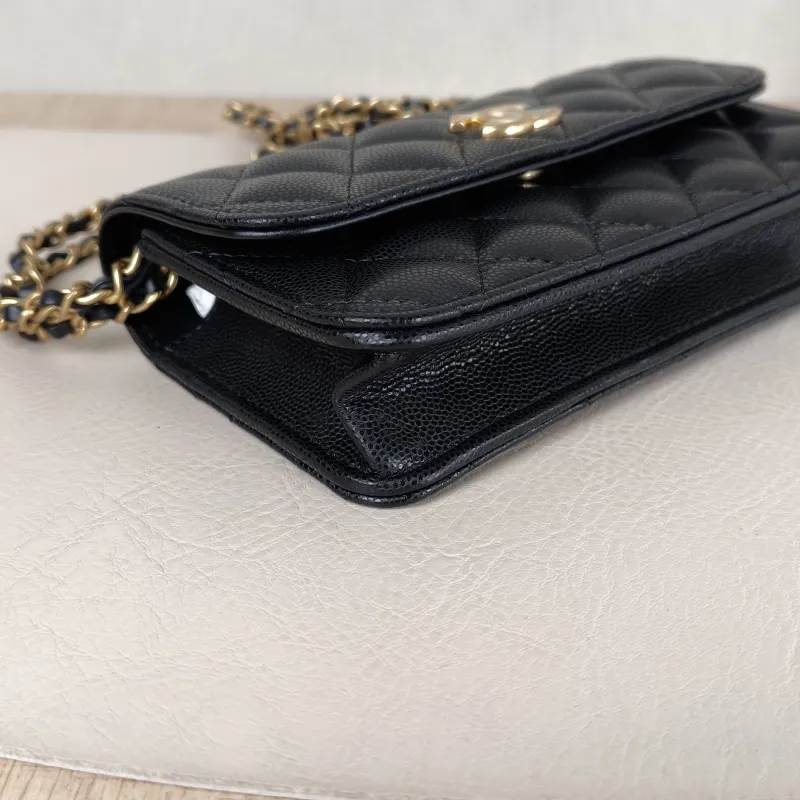 Chanel Crossbody Bag Black Grained Calfskin 17 × 4 × 9 cm — detail view 6 of 11