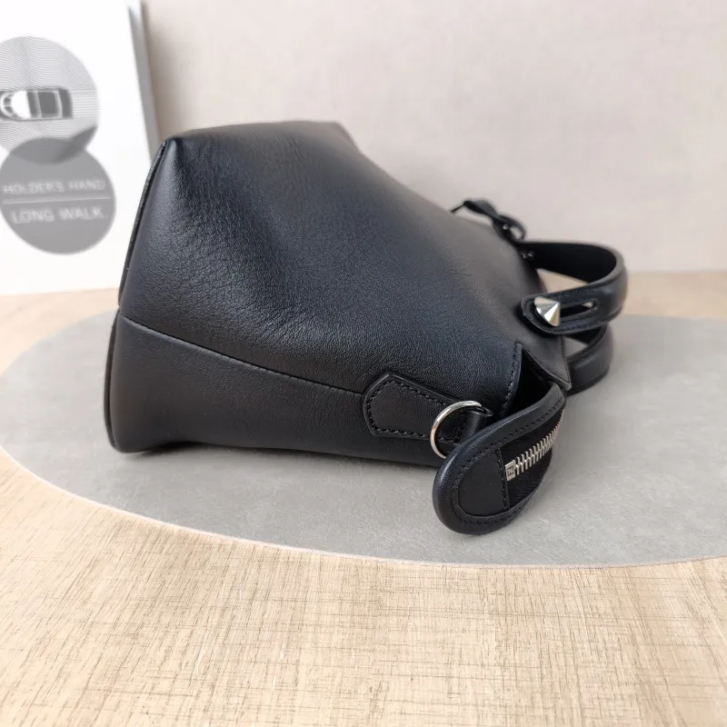 FENDI Crossbody Bagby the way Black Calfskin Medium28 × 13 × 17 cm — detail view 11 of 14