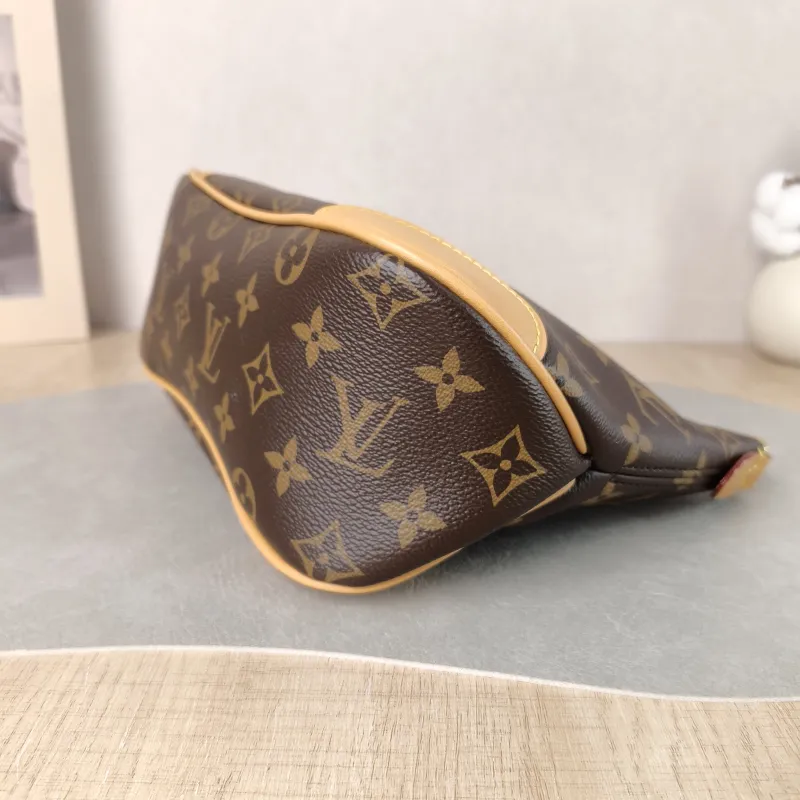 Louis Vuitton Crossbody Bag Boulogne PVC Small 26 × 9.5 × 16 cm — detail view 2 of 12