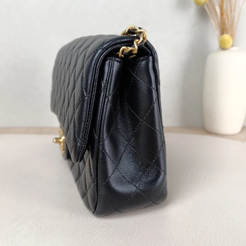 Chanel Shoulder Bag c cf Black Lambskin One Size 24 × 7 × 14.5 cm — detail view 13 of 14