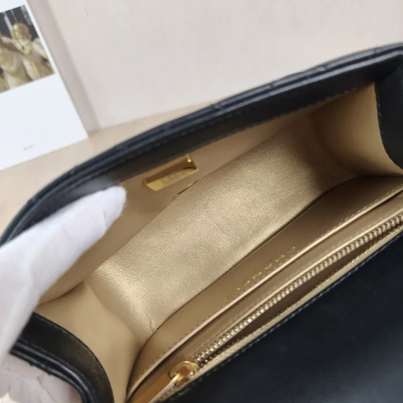 Chanel Crossbody Bag Black Lambskin One Size17 × 8 × 13.5 cm — detail view 10 of 12