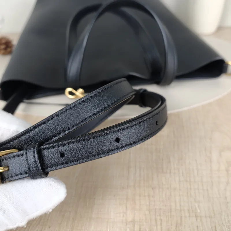 SAINT LAURENT Top Handle Bag SHOPPING Shopping Tote Edition Black Calfskinmini25 × 8 × 28 cm — detail view 3 of 11