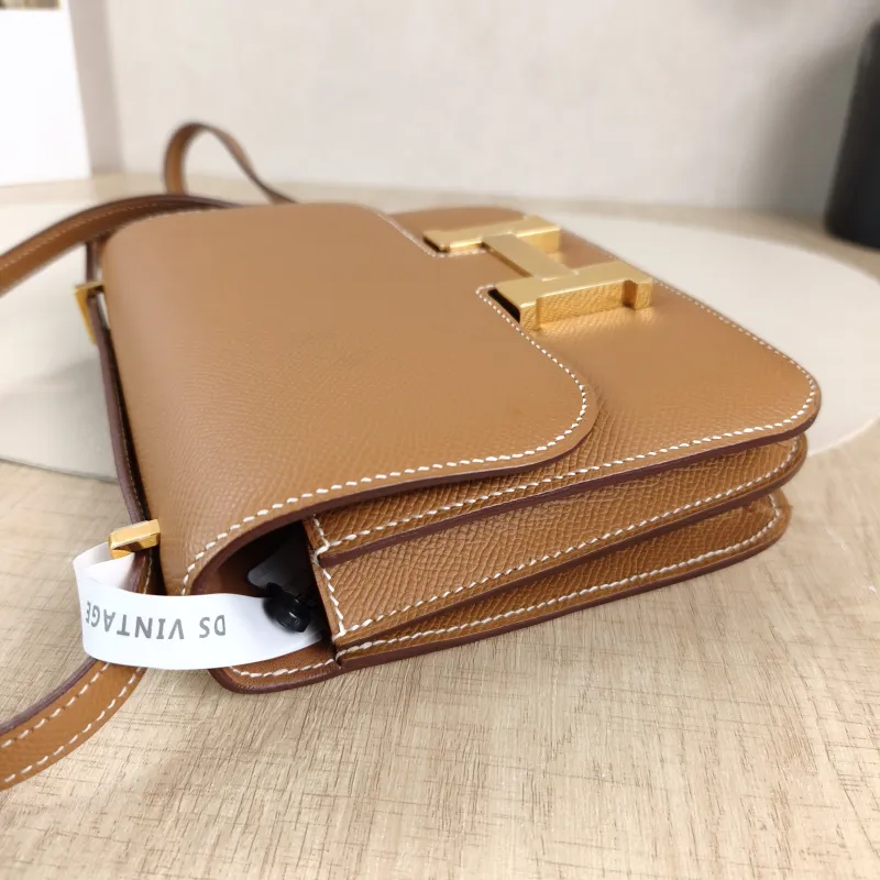 Hermès Crossbody Bag Constance 19 Gold-Tone Hardware Epsom Calfskinmini18 × 4 × 15 cm — detail view 2 of 12