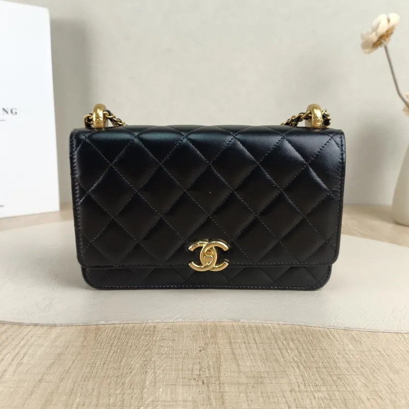 Chanel Crossbody Bag woc Black Calfskin One Size19.2 × 3.5 × 12.3 cm