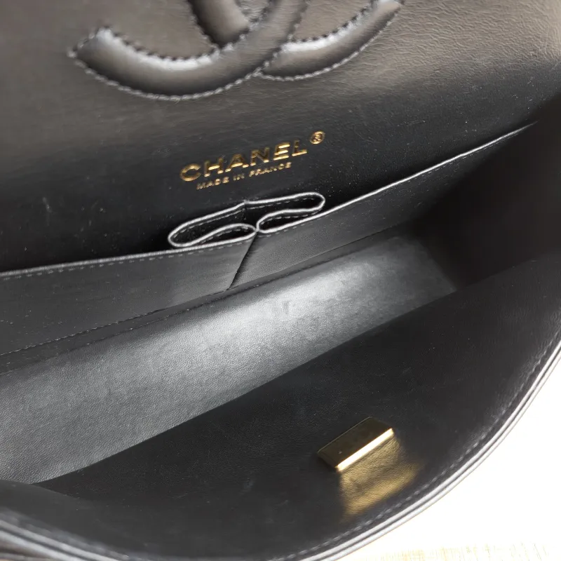 Chanel Crossbody Bag Classic Flap CF Black Lambskin Medium 25.5 × 6.5 × 15.5 cm — detail view 4 of 13