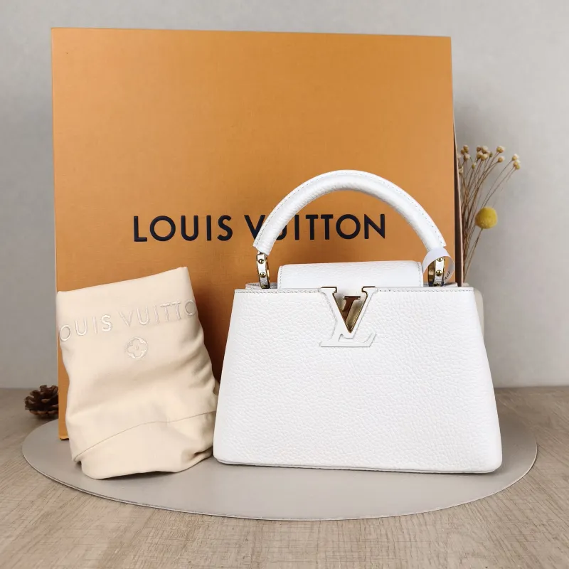 Louis Vuitton Shoulder Bag MY Capucines White Calfskin One Size 23 × 8 × 15 cm — cover view 3 of 6