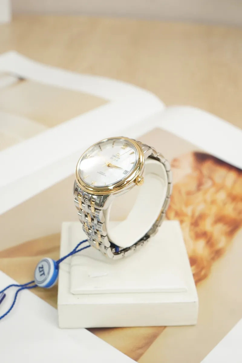 OMEGA Watch Collection Watch White One Size32.7mm — cover view 4 of 7