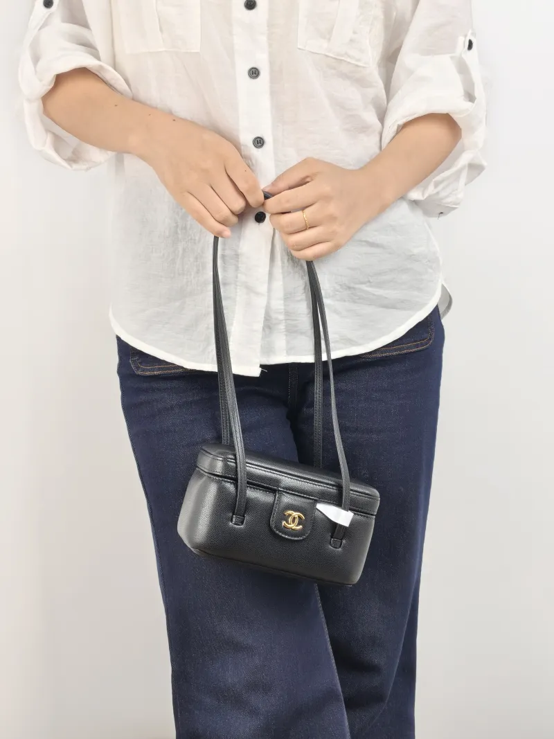 Chanel Crossbody Bag lp Box Bag Black Grained Calfskin 16 × 8 × 9.5 cm Microchip Edition — on-model view 1 of 2