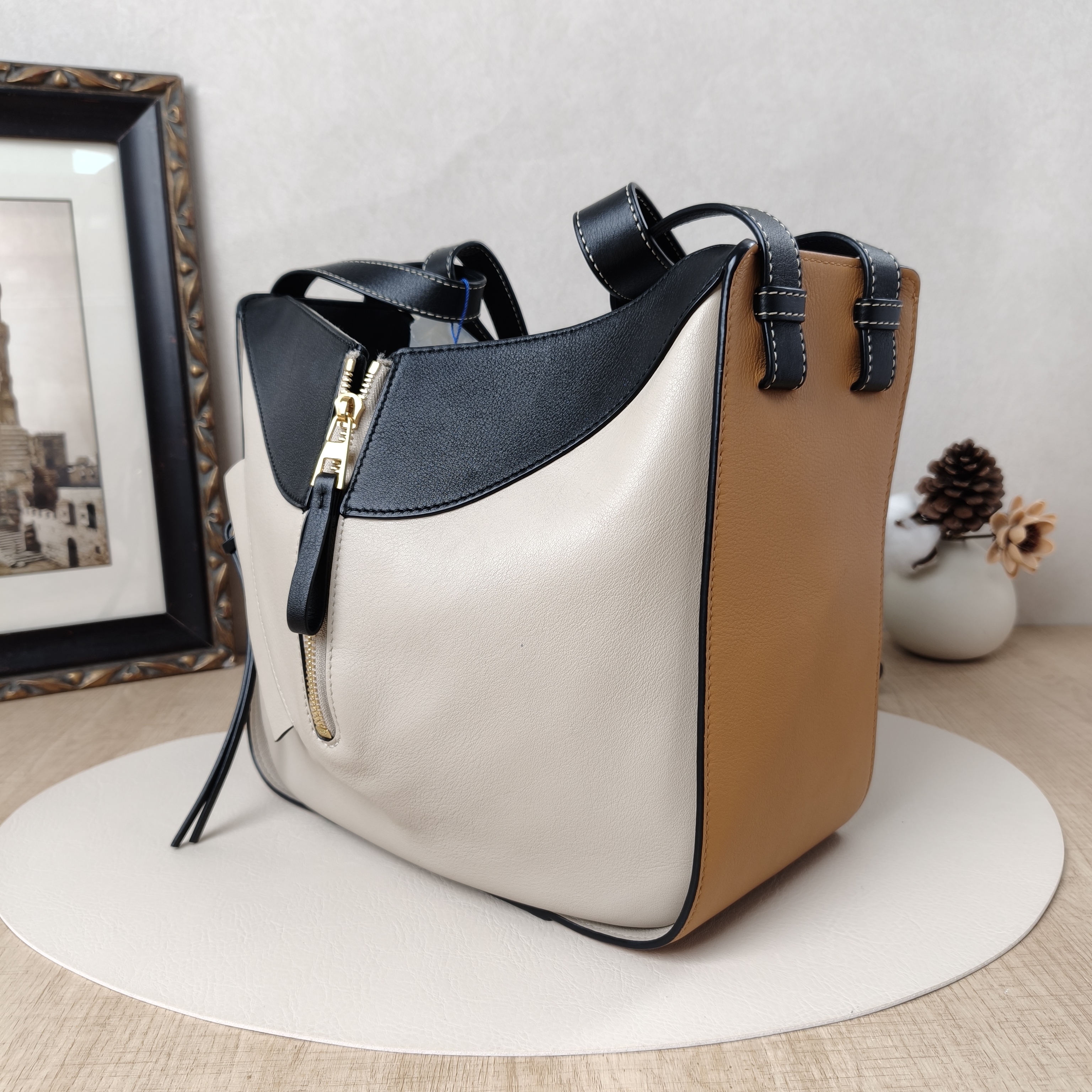 LOEWE Crossbody Bag Hammock Colorblock Calfskin Medium29 × 14 × 32 cm — cover view 4 of 9