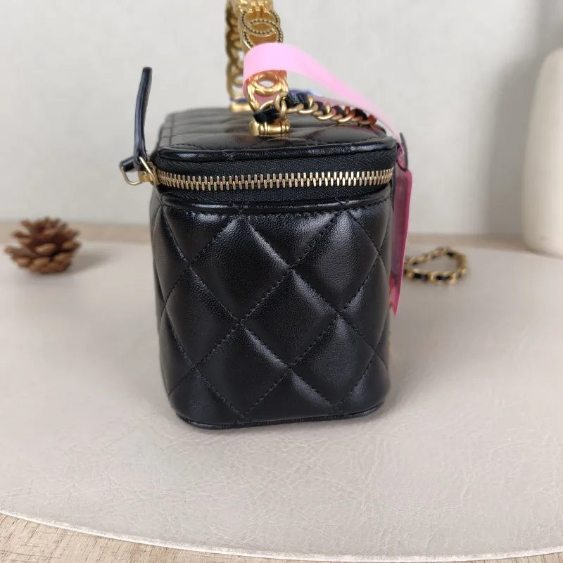 Chanel Crossbody Bag Edition Black Lambskin Mini 16 × 8 × 9.5 cm — detail view 2 of 13