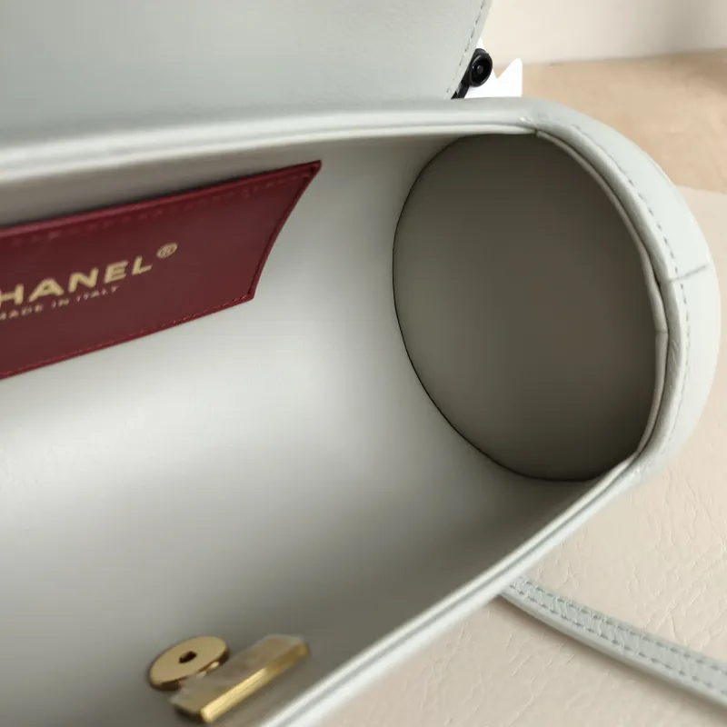 Chanel Crossbody Bag Bowling Bag Green Calfskin 20 × 10 × 10 cm Microchip Edition — detail view 5 of 11