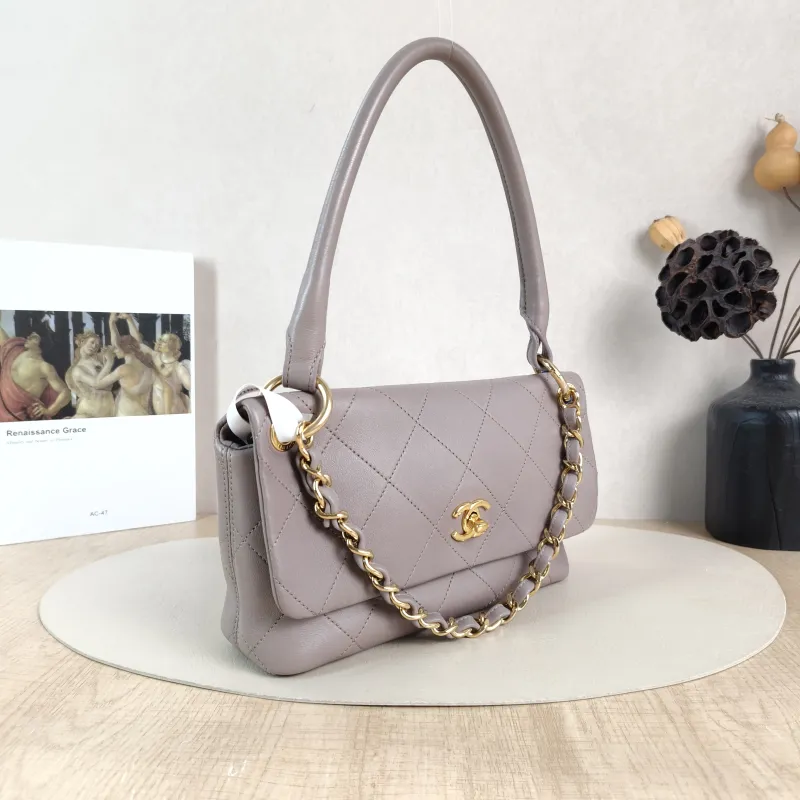 Chanel Shoulder Bag Shoulder Bag Grey Lambskin One Size25 × 5 × 14.5 cm — cover view 4 of 5