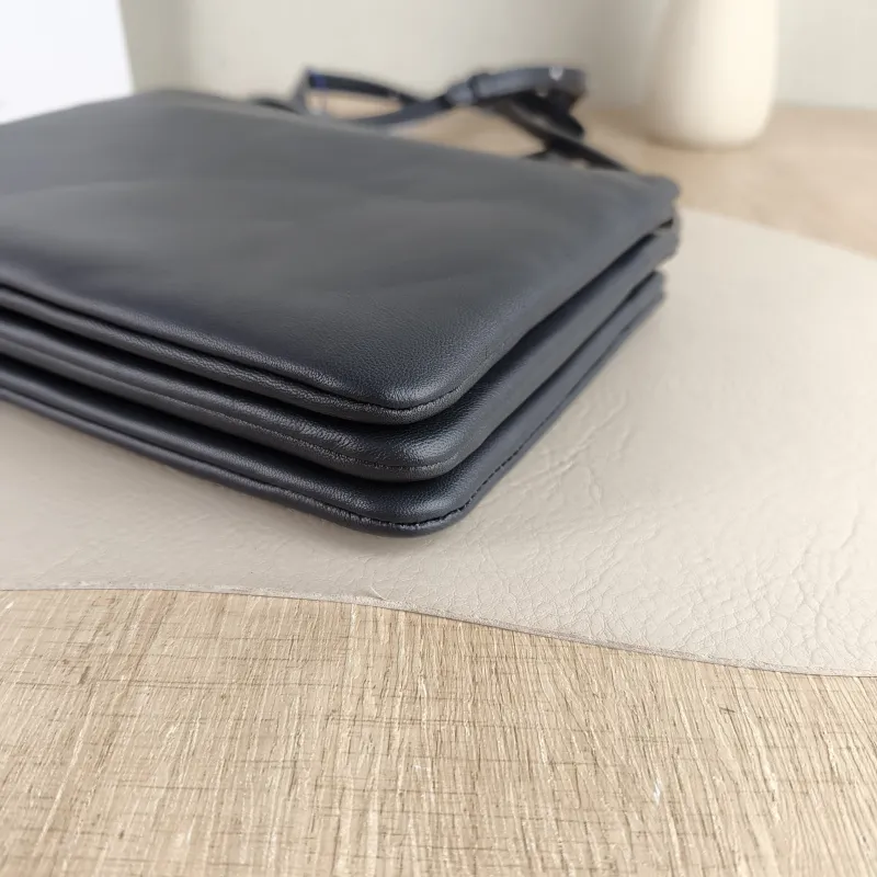 CELINE Crossbody Bag Trio Messenger Bag Grey Lambskin Small 21.5 × 5 × 15 cm — detail view 10 of 11