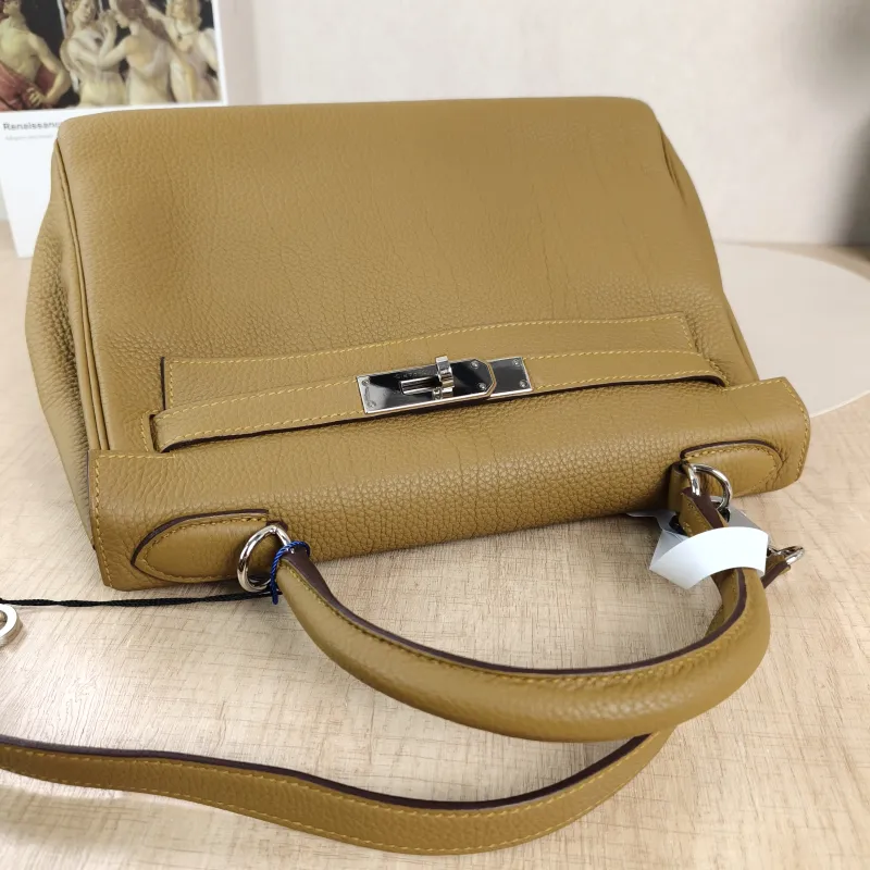 Hermès Shoulder Bag Kelly 28 Silver-Tone Hardware2S Togo Calfskin Medium28 × 10 × 22 cm — detail view 12 of 13