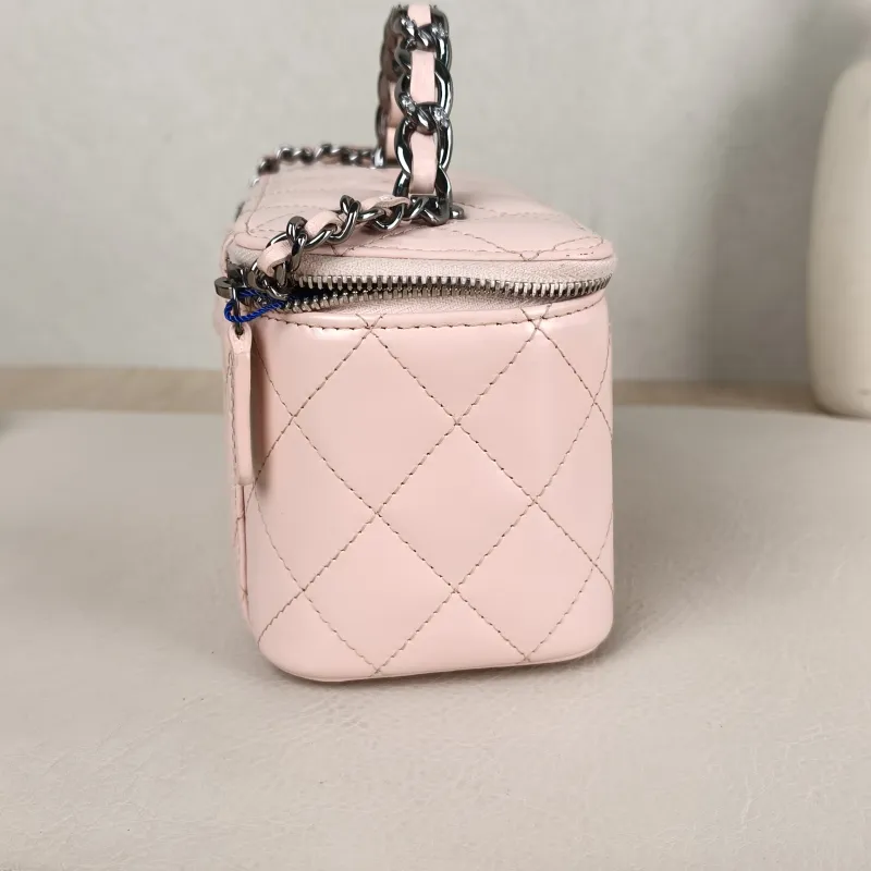 Chanel Crossbody Bag Edition Pink Calfskin Mini 16 × 8 × 9.5 cm — detail view 9 of 13