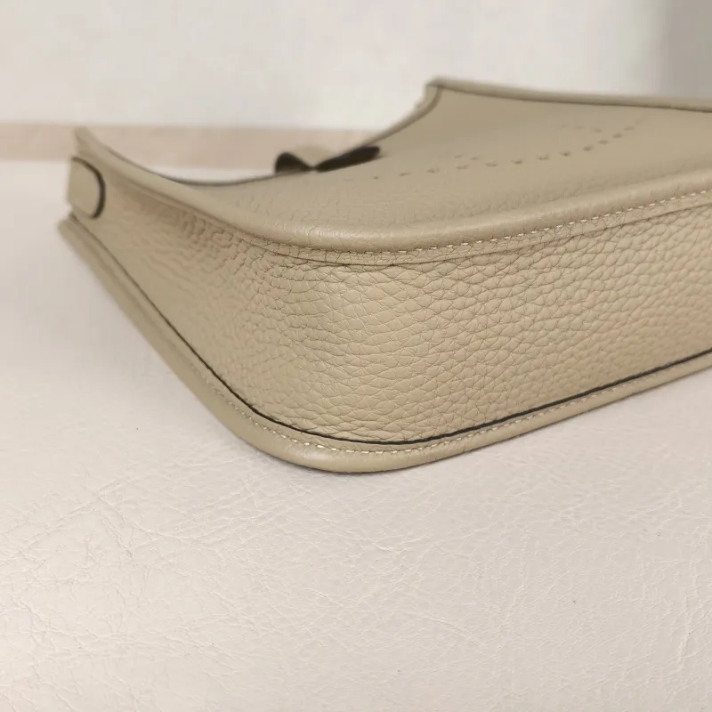 Hermès Crossbody Bag Evelyne Mini 16 Mini 16 S2 TC Calfskin Mini 17 × 5.5 × 18 cm K — detail view 7 of 8