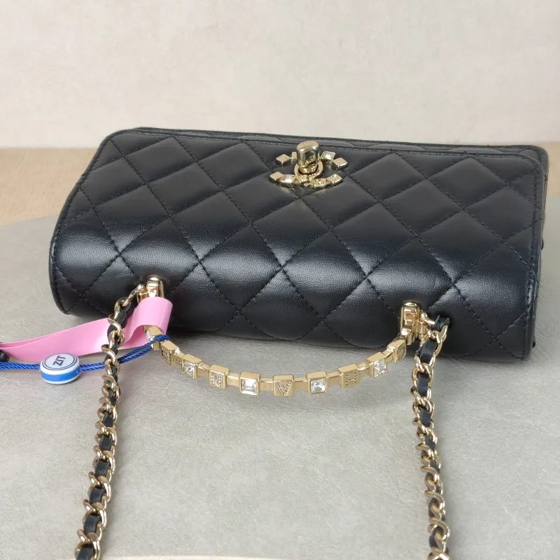 Chanel Crossbody Bag woc Black Lambskin One Size 19 × 6.5 × 10.5 cm — detail view 8 of 10