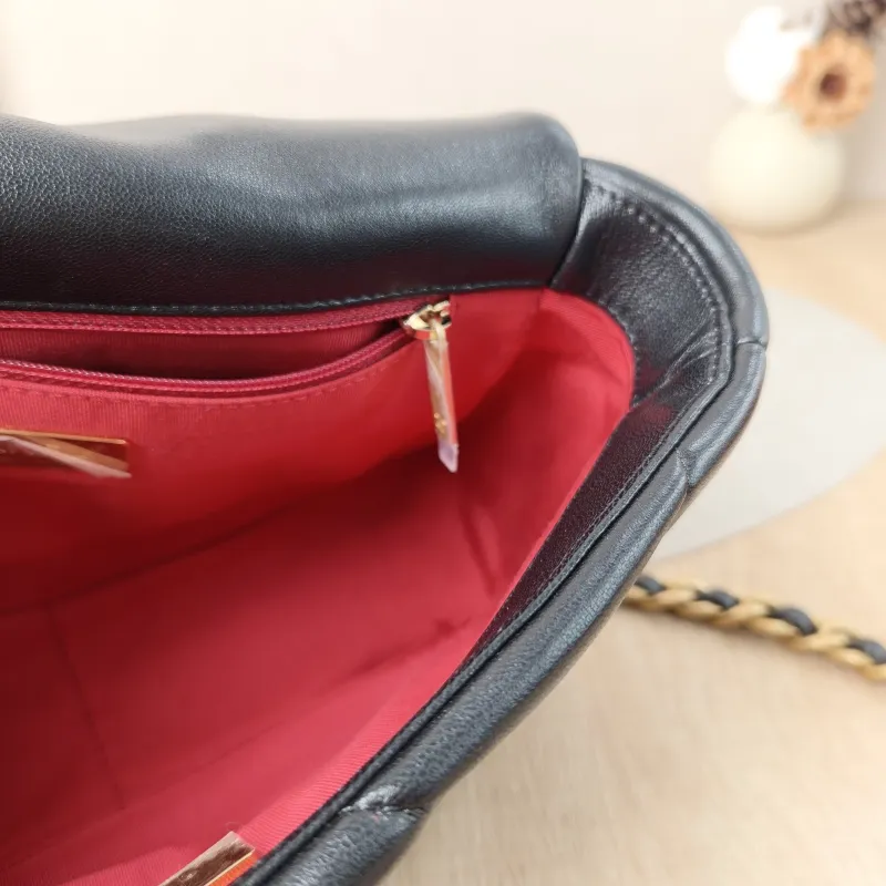 Chanel Crossbody Bag19Bag Small26 × 9 × 16 cm — detail view 3 of 13