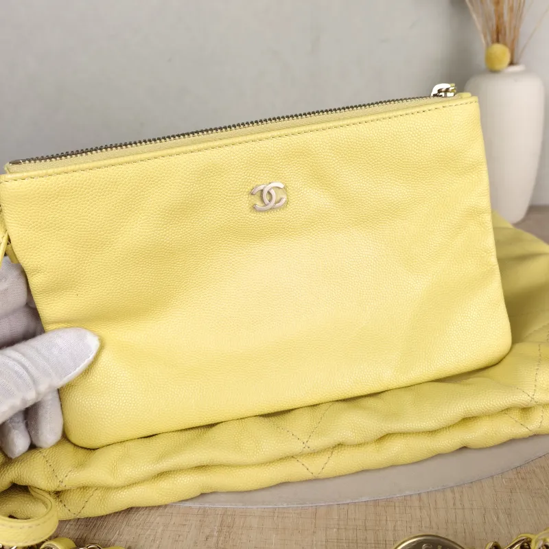 Chanel Shoulder Bag 22Bag Calfskin Medium 39 × 8 × 42 cm — detail view 6 of 14